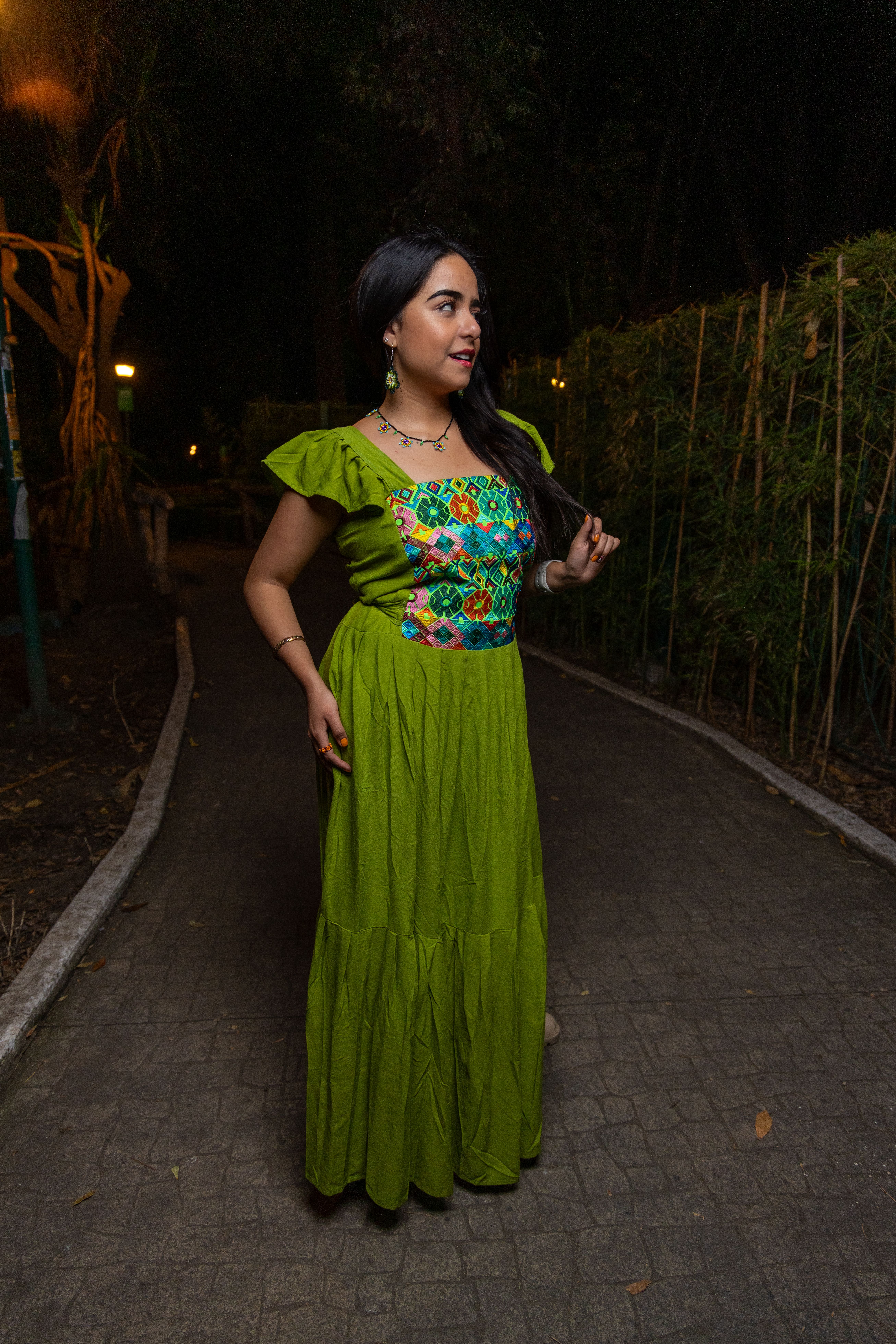 A woman in a green dress posing for the camera · Free Stock Photo