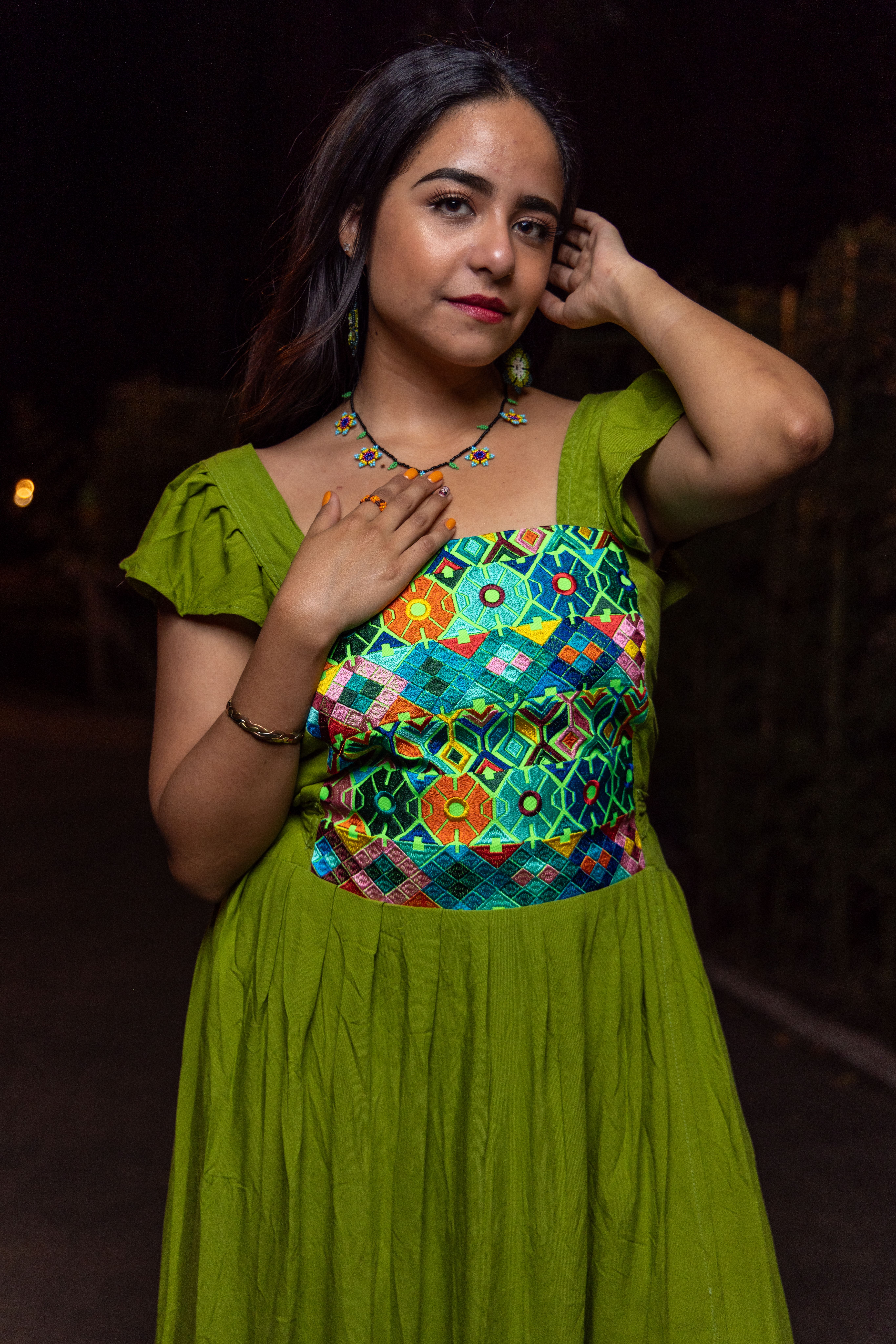 A woman in a green dress posing for the camera · Free Stock Photo