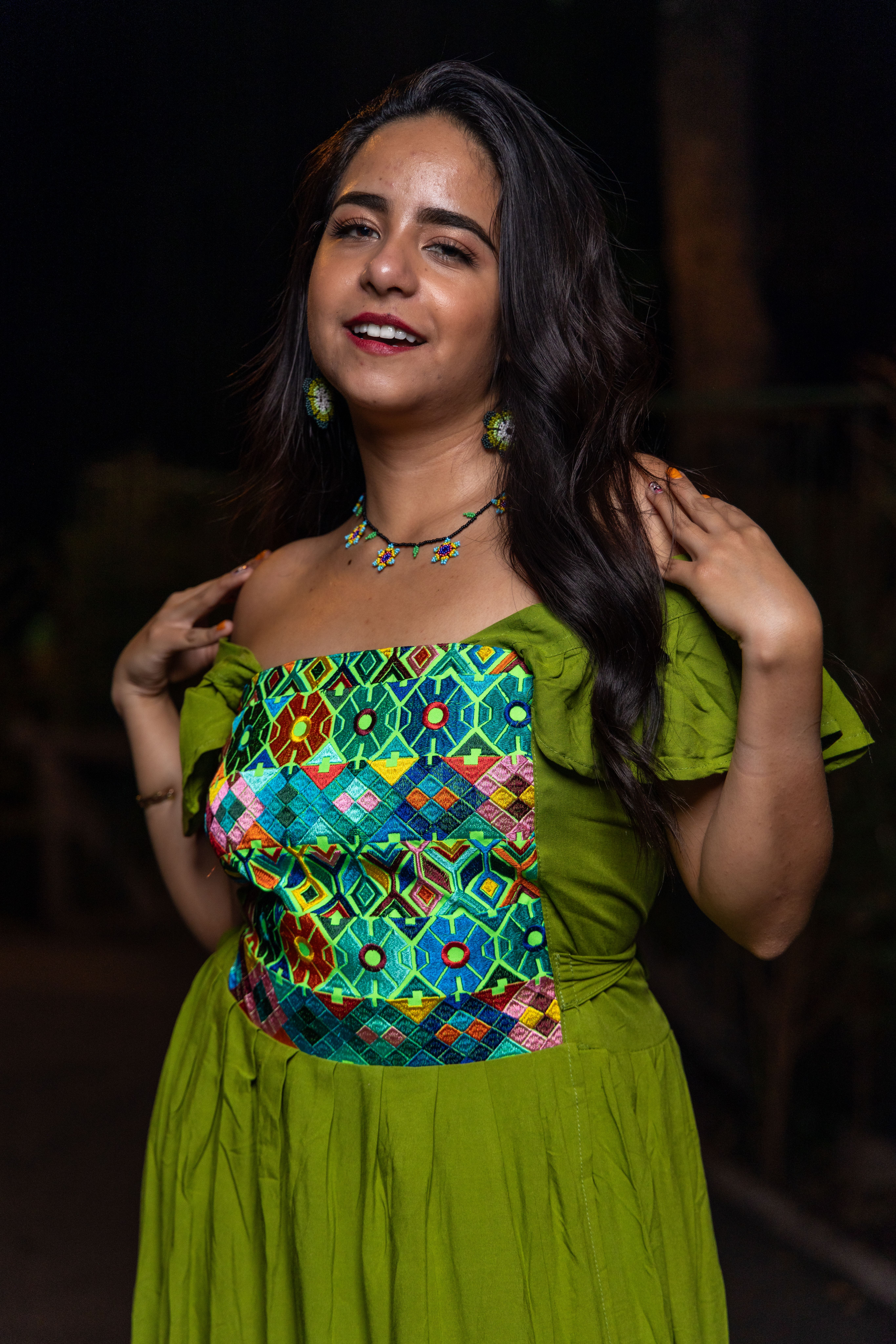 A woman in a green dress posing for the camera · Free Stock Photo