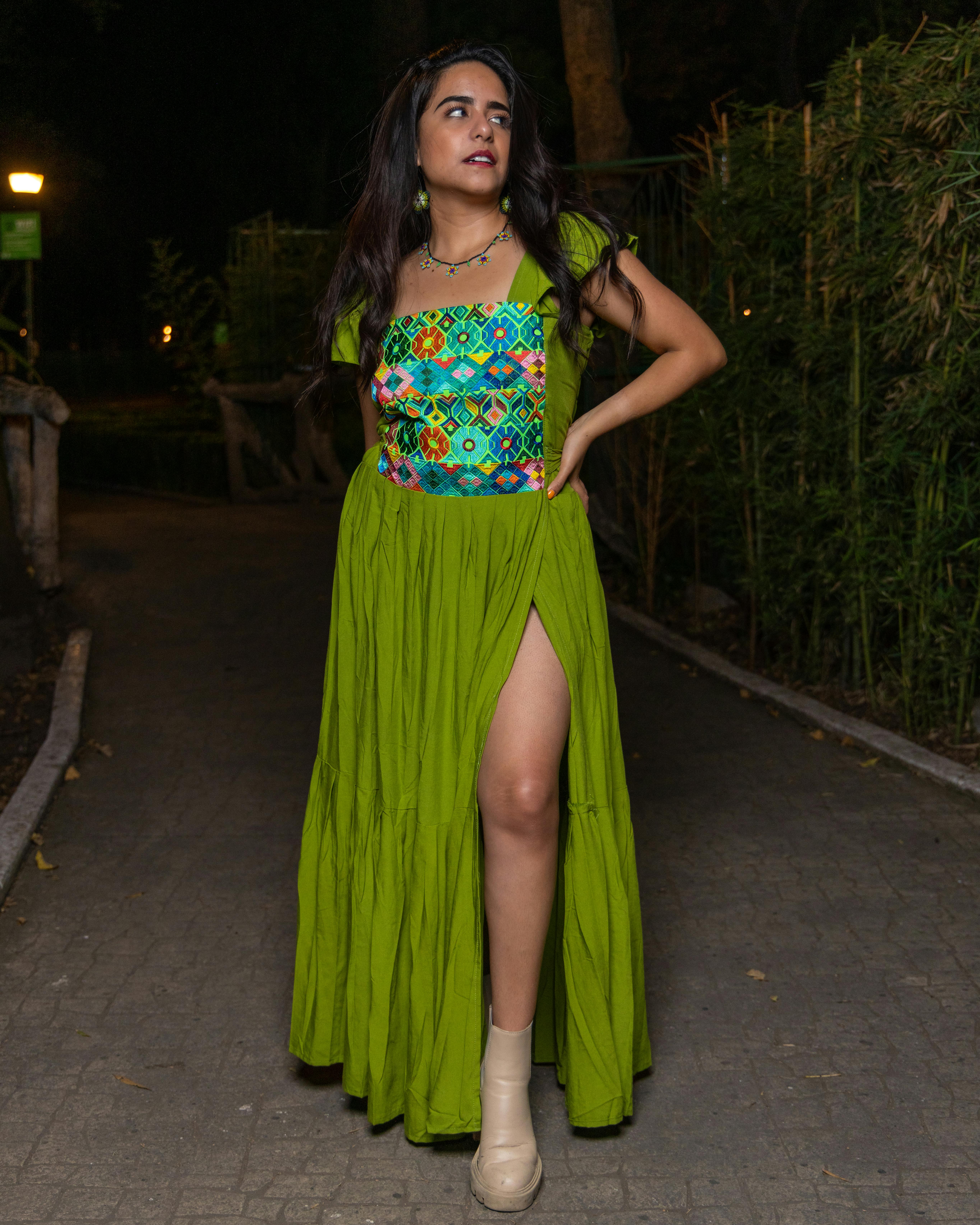 Gratis arkivbilde med attraktiv kvinne, bambus bakgrunn, bymote Arkivbilde