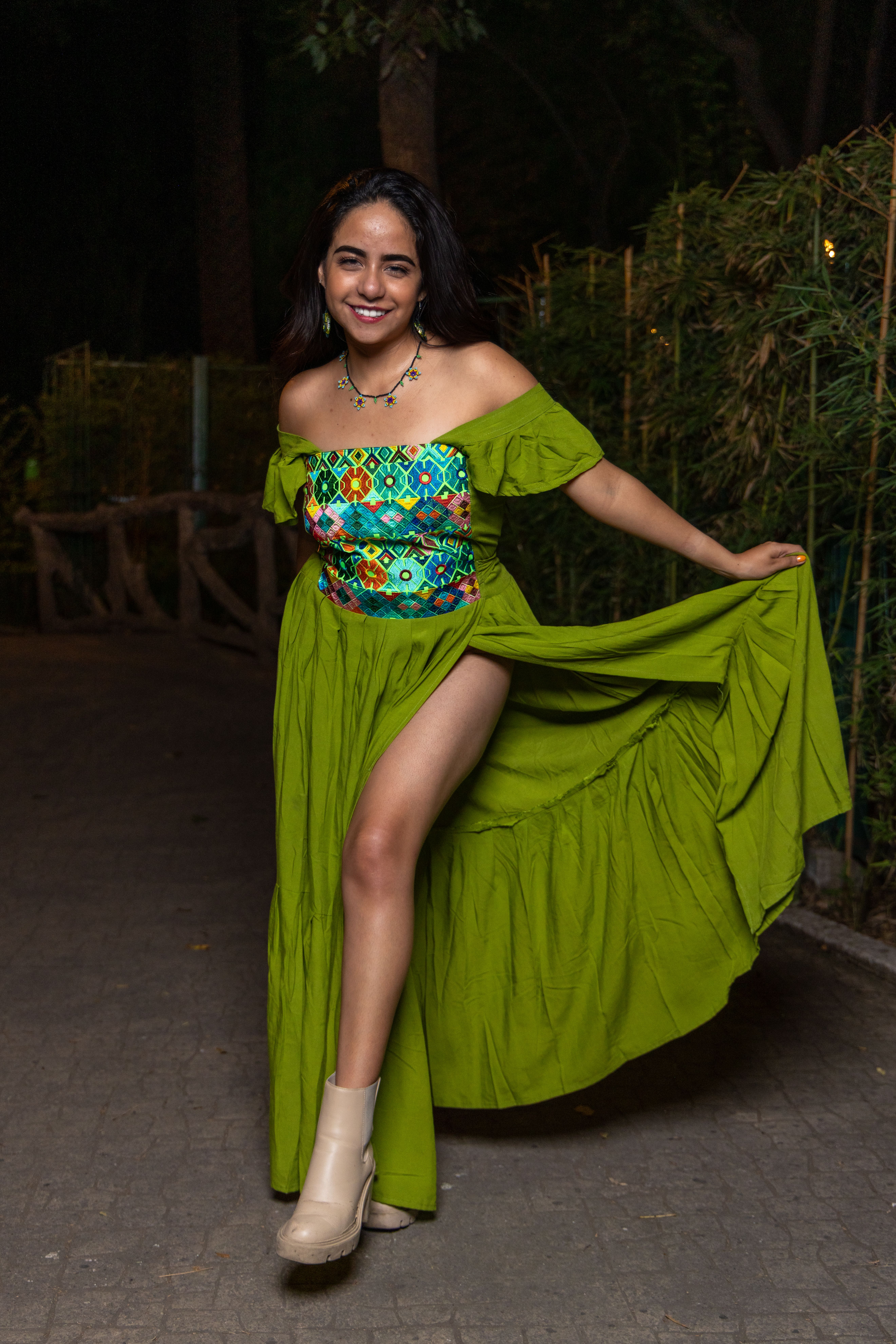A woman in a green dress posing for the camera · Free Stock Photo