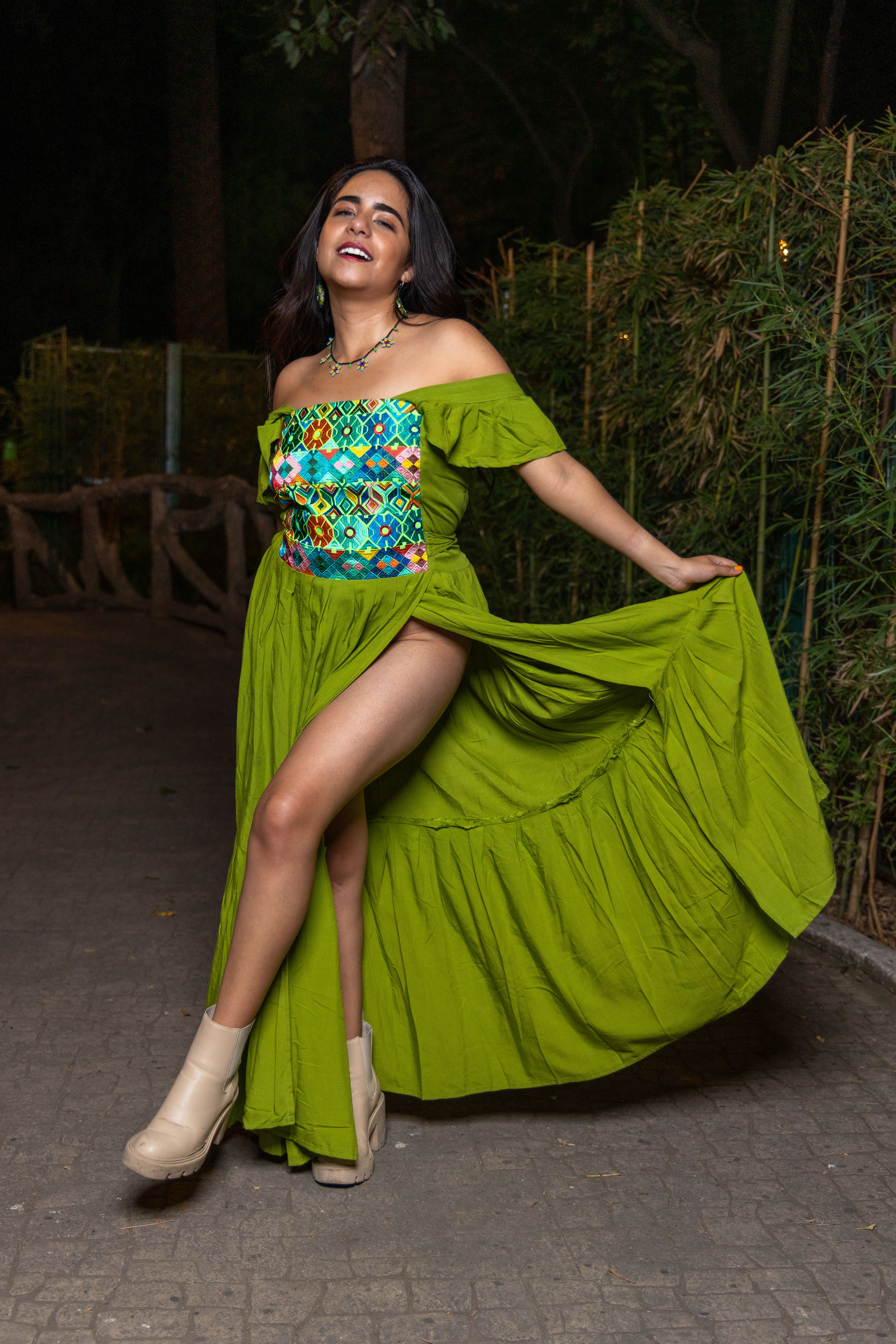 A woman in a green dress posing for the camera · Free Stock Photo