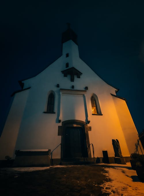 Foto profissional grátis de azul, capela, Céu escuro