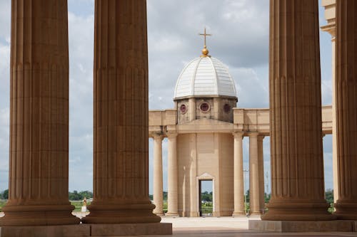 Immagine gratuita di basilica di nostra signora della pace, cattolico, città