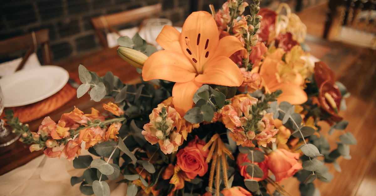 Get a Look at This Impressive Floral Exhibition With Decked-Out Mannequins