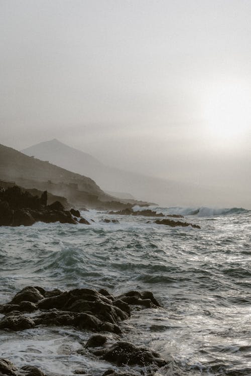 Foto d'estoc gratuïta de alba, boira, mar