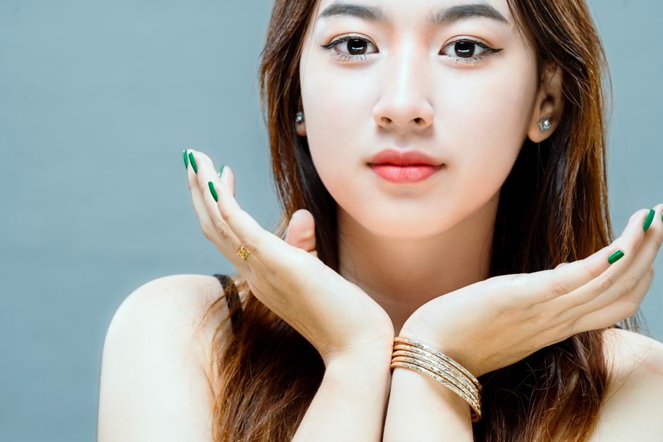 Trang điểm tông cam đất mùa thu cho tuổi 40 tại Hà Nội