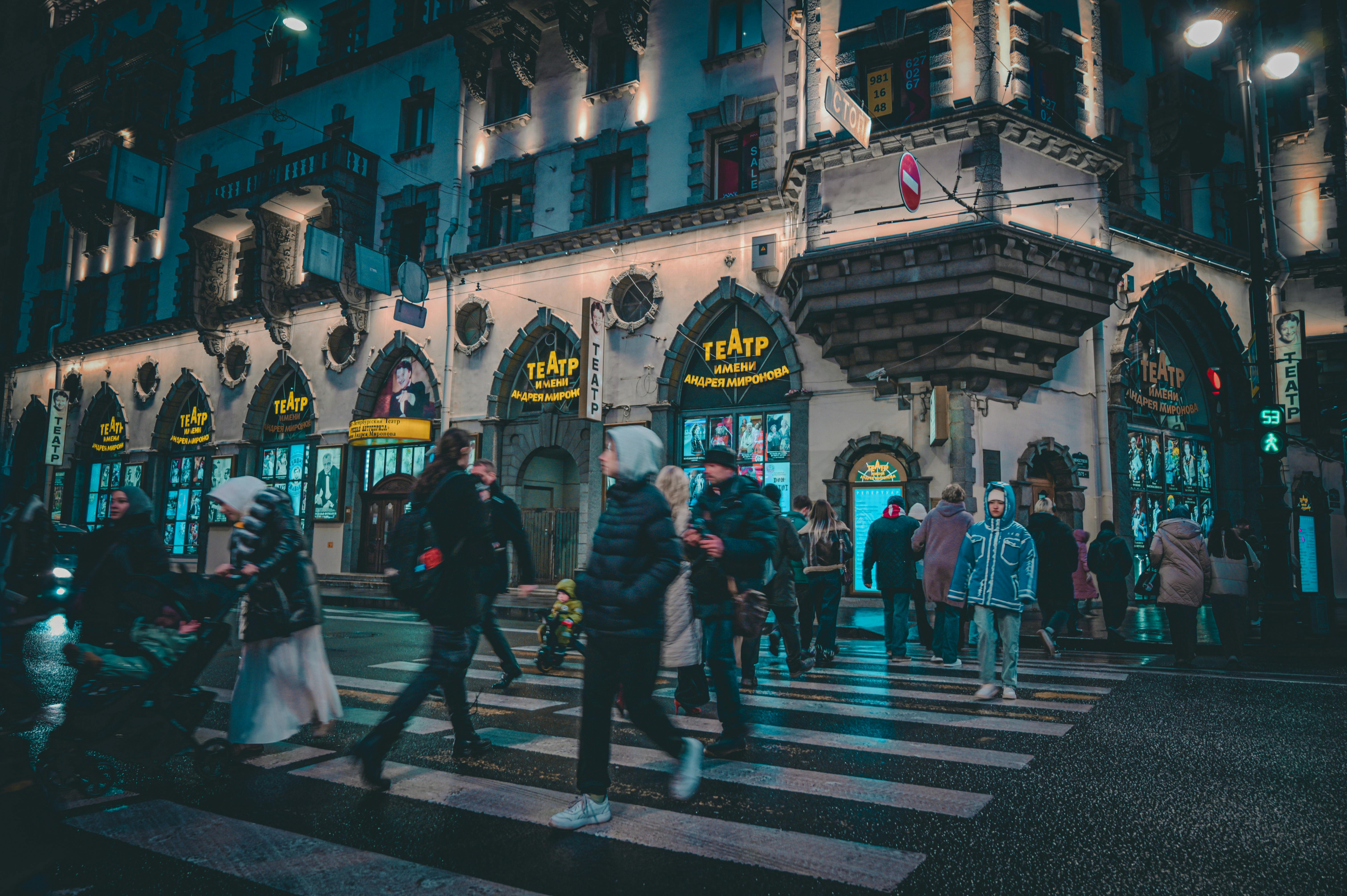 Gratis Immagine gratuita di architettura, attraversamento, attraversamento pedonale Foto a disposizione