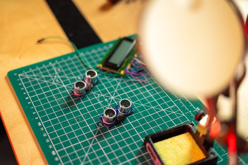 Componentes electrónicos y montaje de proyectos maker