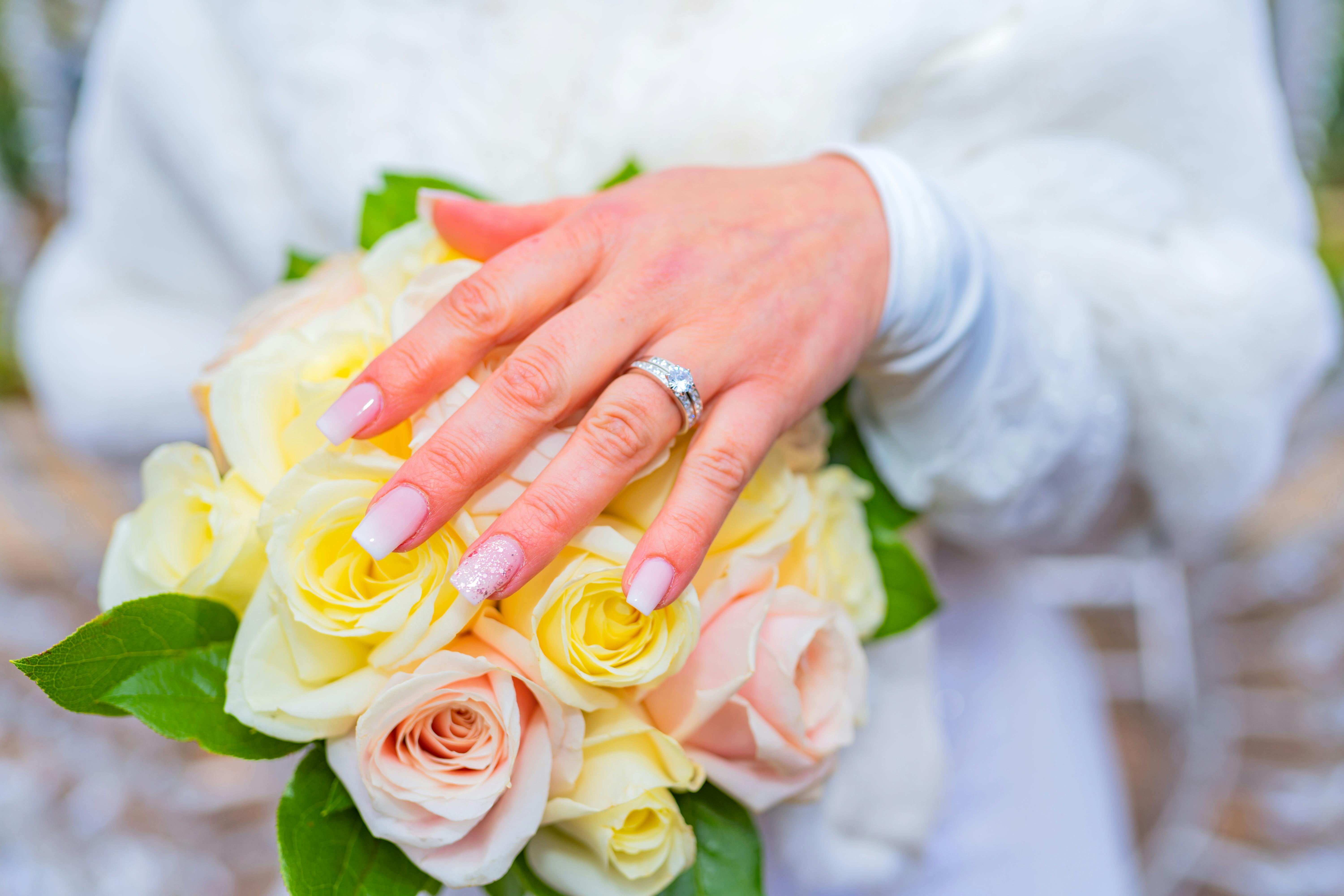 Dear Annie: I said yes to being maid of honor, not to planning, hosting all wedding events for free — Photo by amine photogra