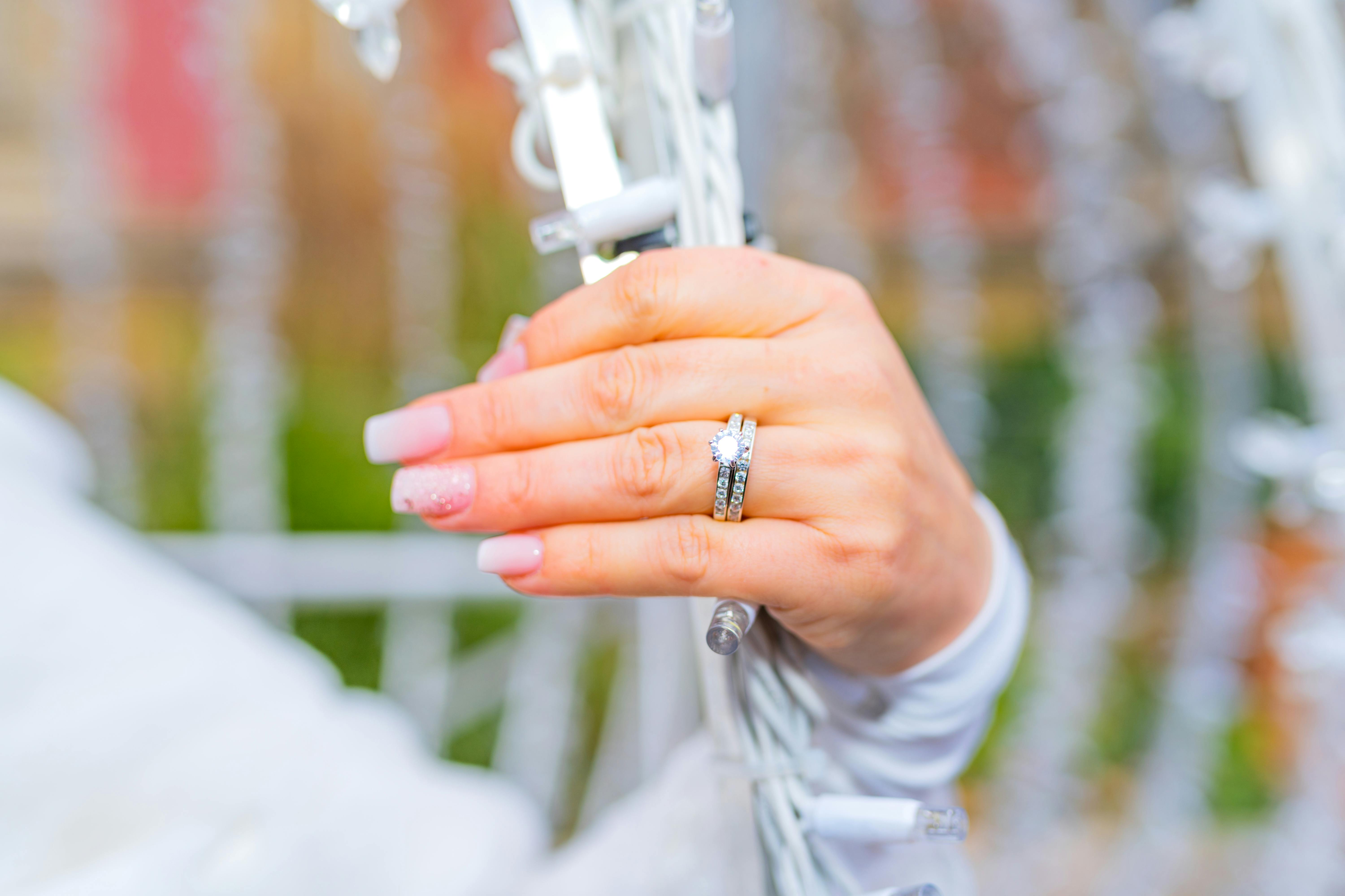 Hand of a Bride with a Wedding Ring on it · Free Stock Photo, image size:1125x750