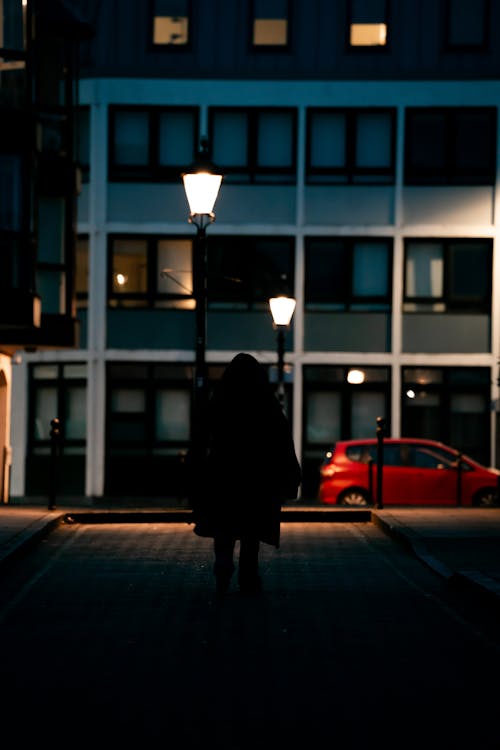 Fotobanka s bezplatnými fotkami na tému chôdza, mestský, noc