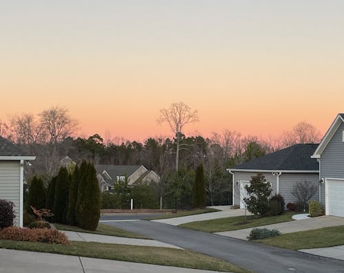 オレンジ色の空, カラフルな空, 住宅開発の無料の写真素材