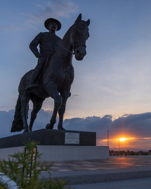 Free Dramatic equestrian statue silhouetted against a sunset in Zumpango, Mexico, representing local heritage. Stock Photo