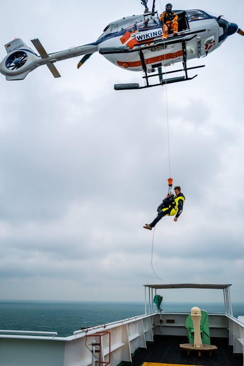 Δωρεάν στοκ φωτογραφιών με midair, άνδρες, βεράντα