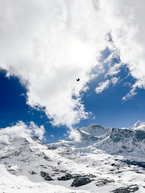 Fotobanka s bezplatnými fotkami na tému biele-oblaky, chladný, horské vrcholy