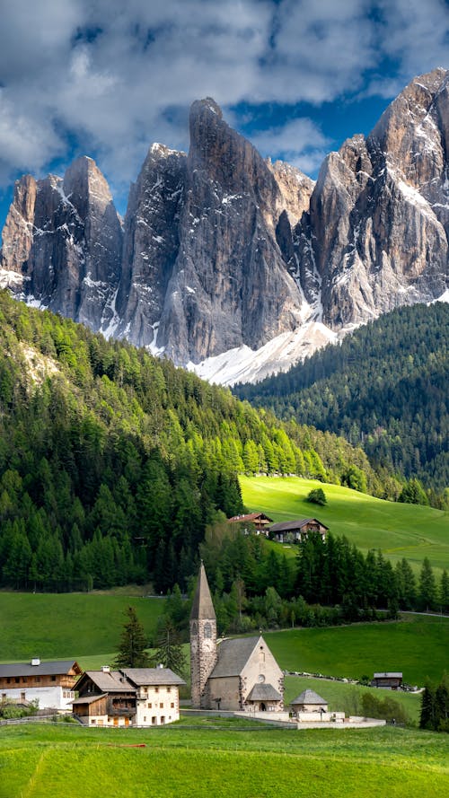 Безкоштовне стокове фото на тему «val di funes, вертикальні постріл, гори»