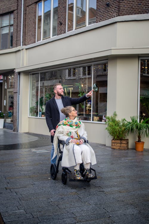 Kostnadsfri bild av äldre, byggnad, gående