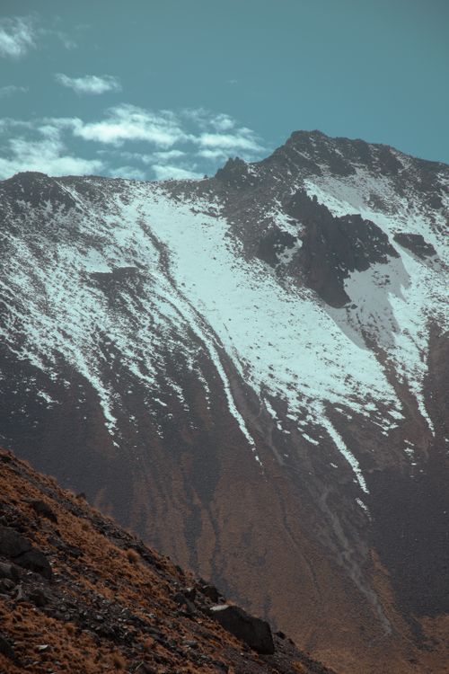Free Captured snow-covered mountains in Mexico City showcasing natural beauty and rugged terrain. Stock Photo
