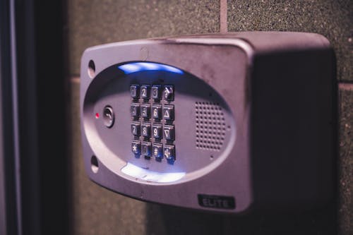 Wireless vs. Wired Doorbells: Choosing the Right Option for Your Home