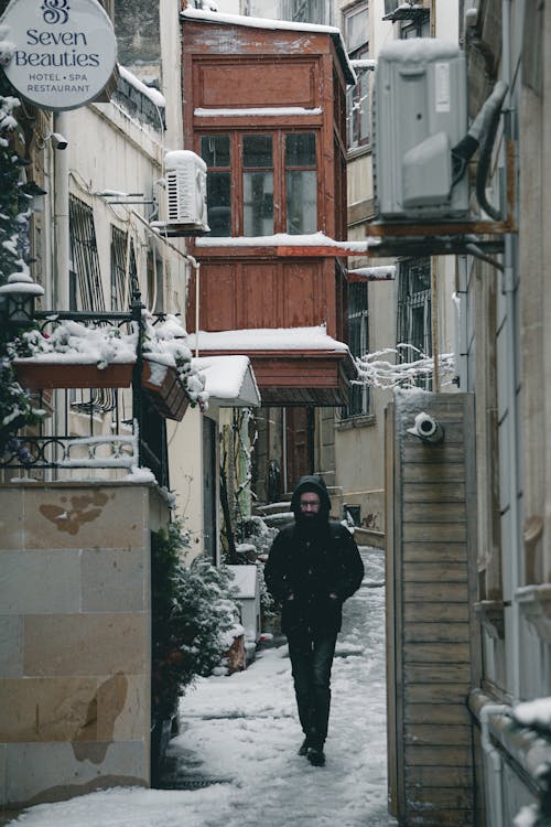 Δωρεάν στοκ φωτογραφιών με άνδρας, αστικός, δρομάκι