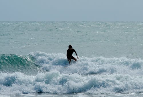 adam, dalga, deniz içeren Ücretsiz stok fotoğraf