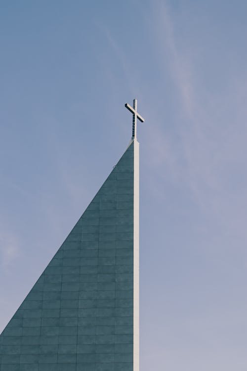 Immagine gratuita di cattolico, chiesa, cielo sereno