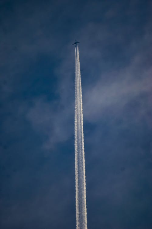 Δωρεάν στοκ φωτογραφιών με skyscape, αεροπλάνο, γαλάζιος ουρανός