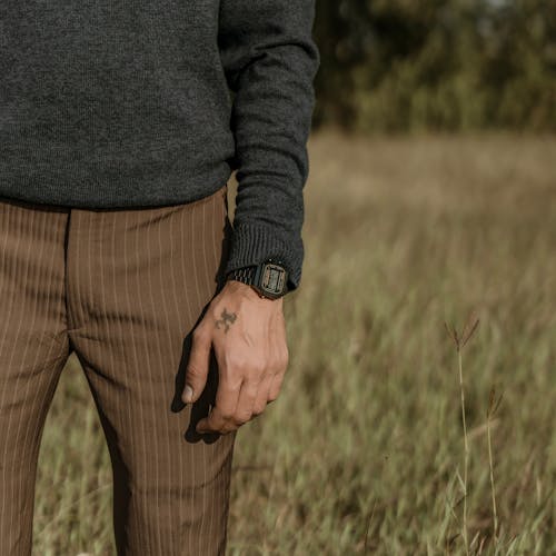 Бесплатное стоковое фото с выборочный фокус, мужчина, наручные часы