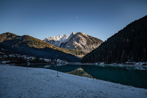 açık hava, dağ, göl içeren Ücretsiz stok fotoğraf