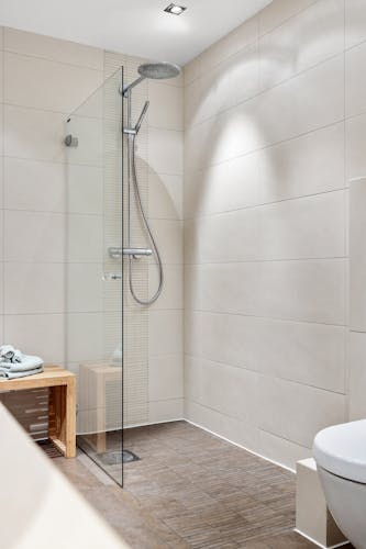 Douche italienne PMR accessible moderne