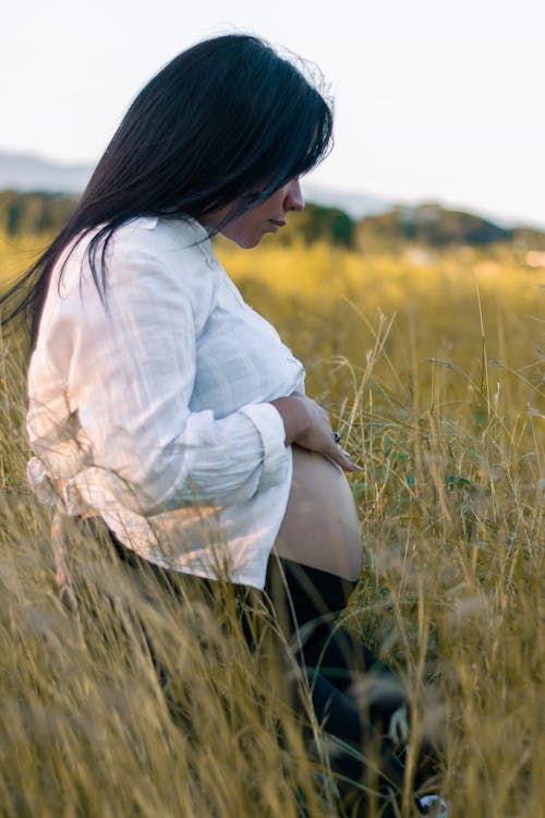 pregnancyphotoshoot, 咖啡色頭髮的女人, 垂直拍攝 的 免費圖庫相片