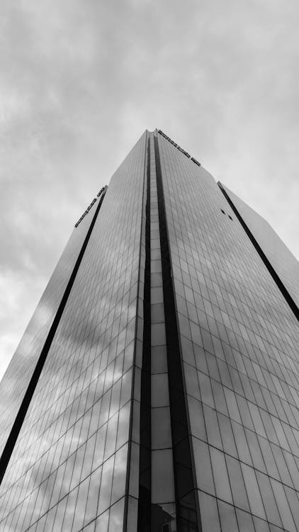 Foto d'estoc gratuïta de blanc i negre, edificis, foto del dia