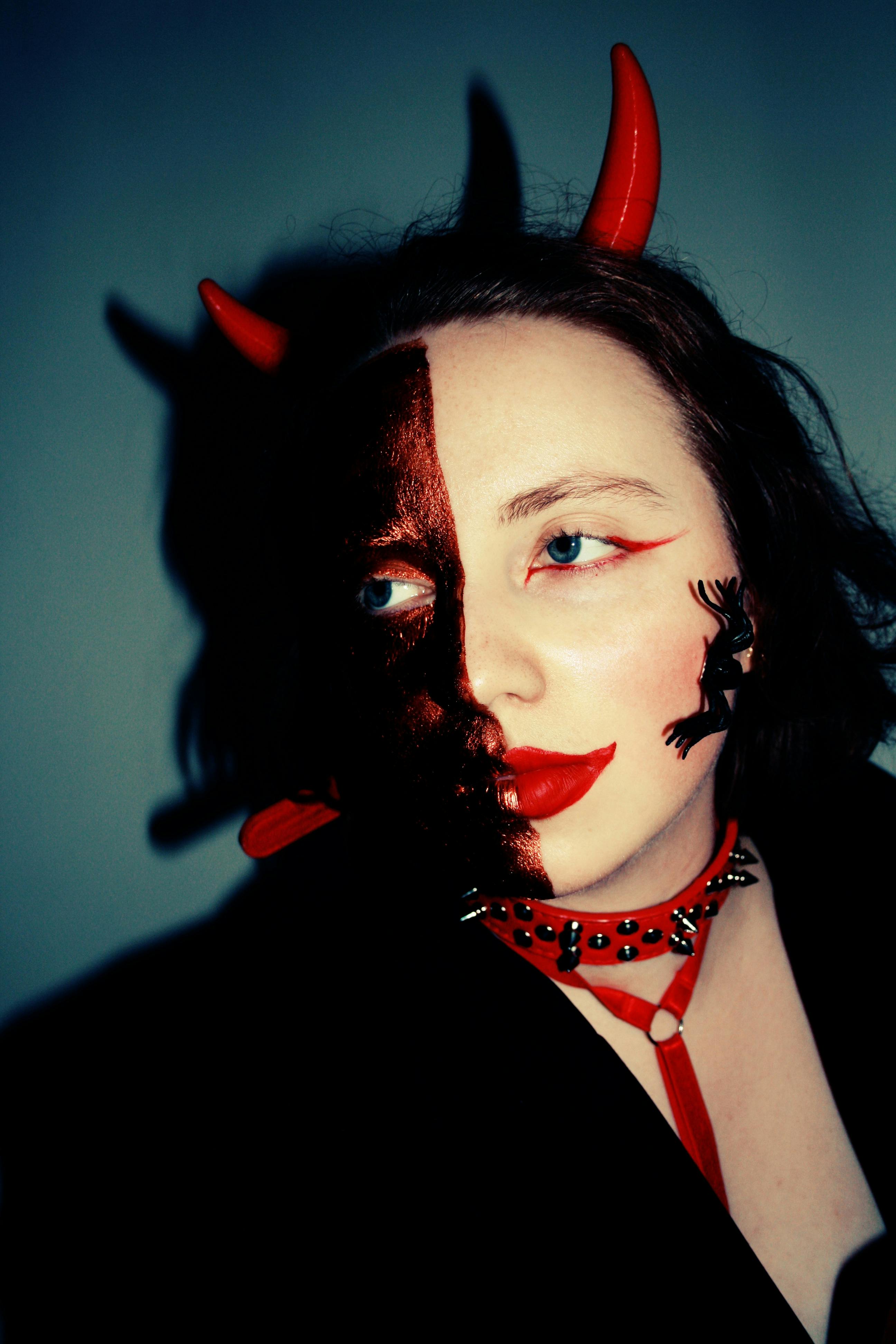grátis Mulher Fantasiada De Demônio Assustador Foto profissional