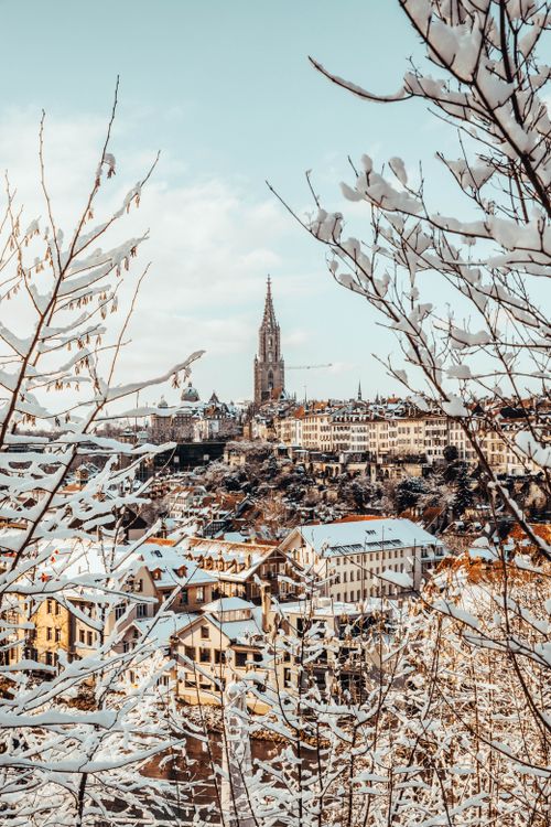 Free Beautiful landscape of snow-covered Bern, Switzerland, featuring the iconic cathedral. Stock Photo