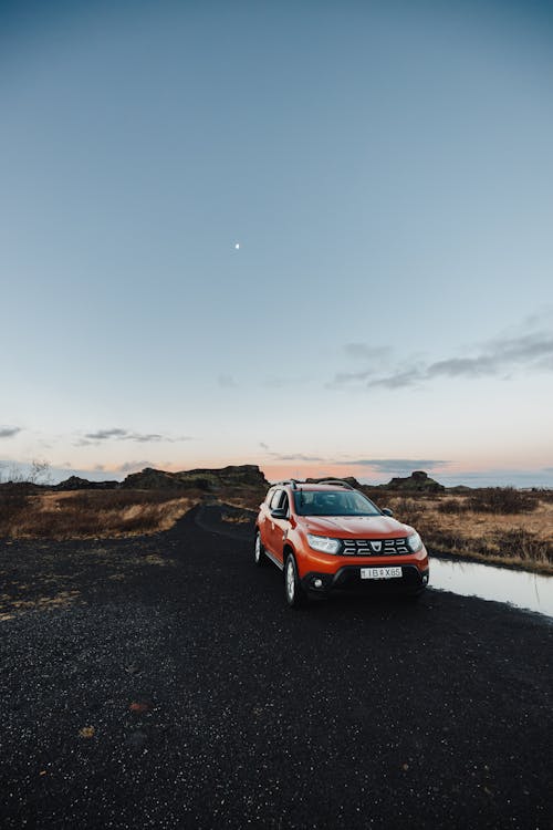 Δωρεάν στοκ φωτογραφιών με dacia, subcompact crossover suv, αγροτικός δρόμος