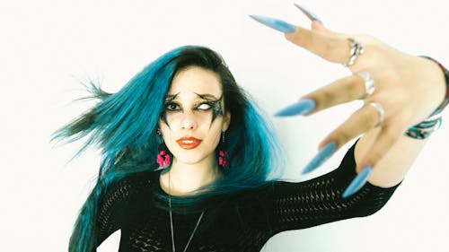Foto profissional grátis de angústia, assustador, cabelo azul