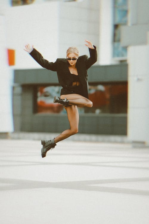 Foto stok gratis kiev, menari wanita, mode urban