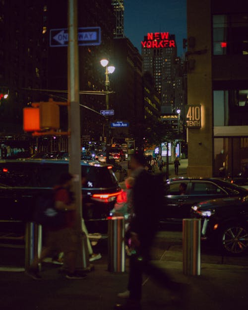 Foto profissional grátis de andando, automóveis, cidade