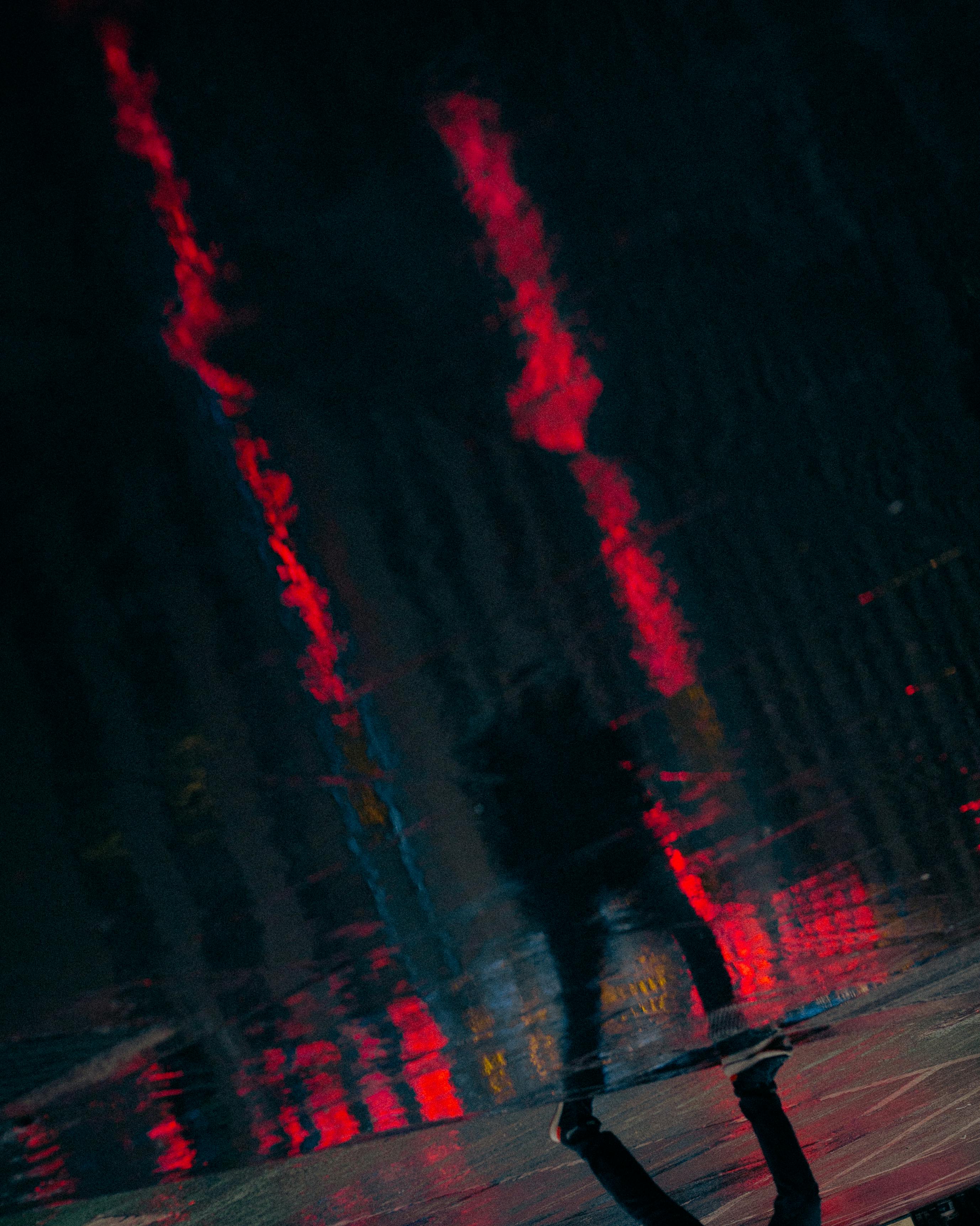 Miễn phí Hình ảnh Phản Chiếu Mờ Của Người Trong Vũng Nước Ảnh lưu trữ