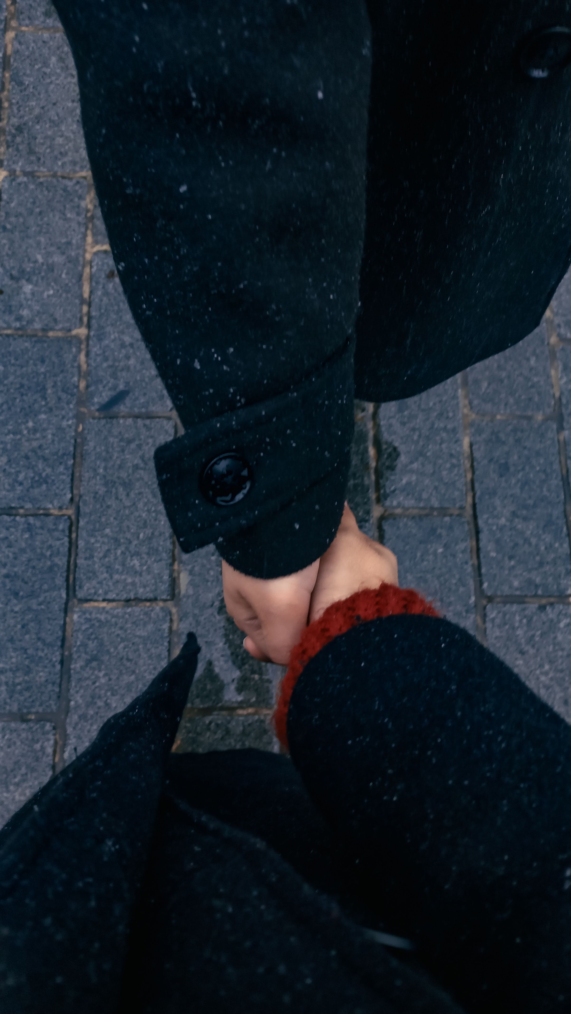 Online dating: starting a conversation on a niche platform