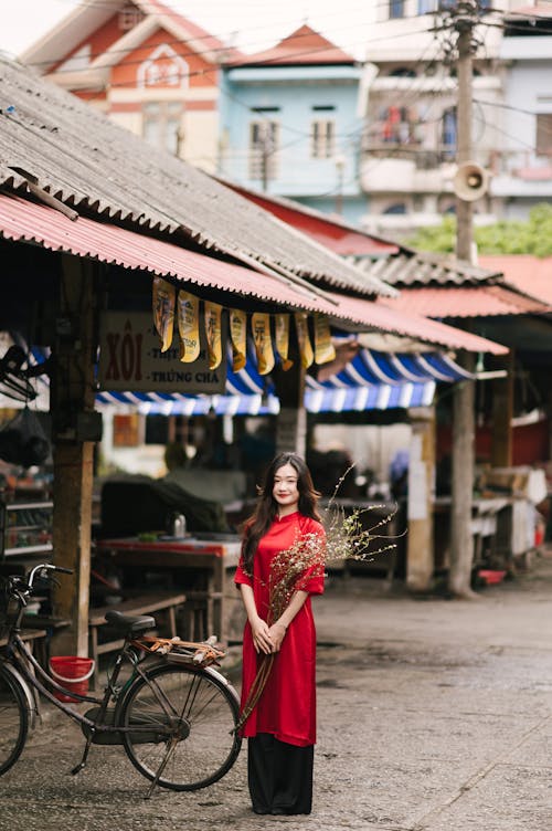 Foto profissional grátis de áo dài, bonita, calças pretas