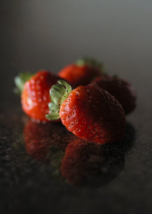 Gratis stockfoto met aardbeien, detailopname, frisheid