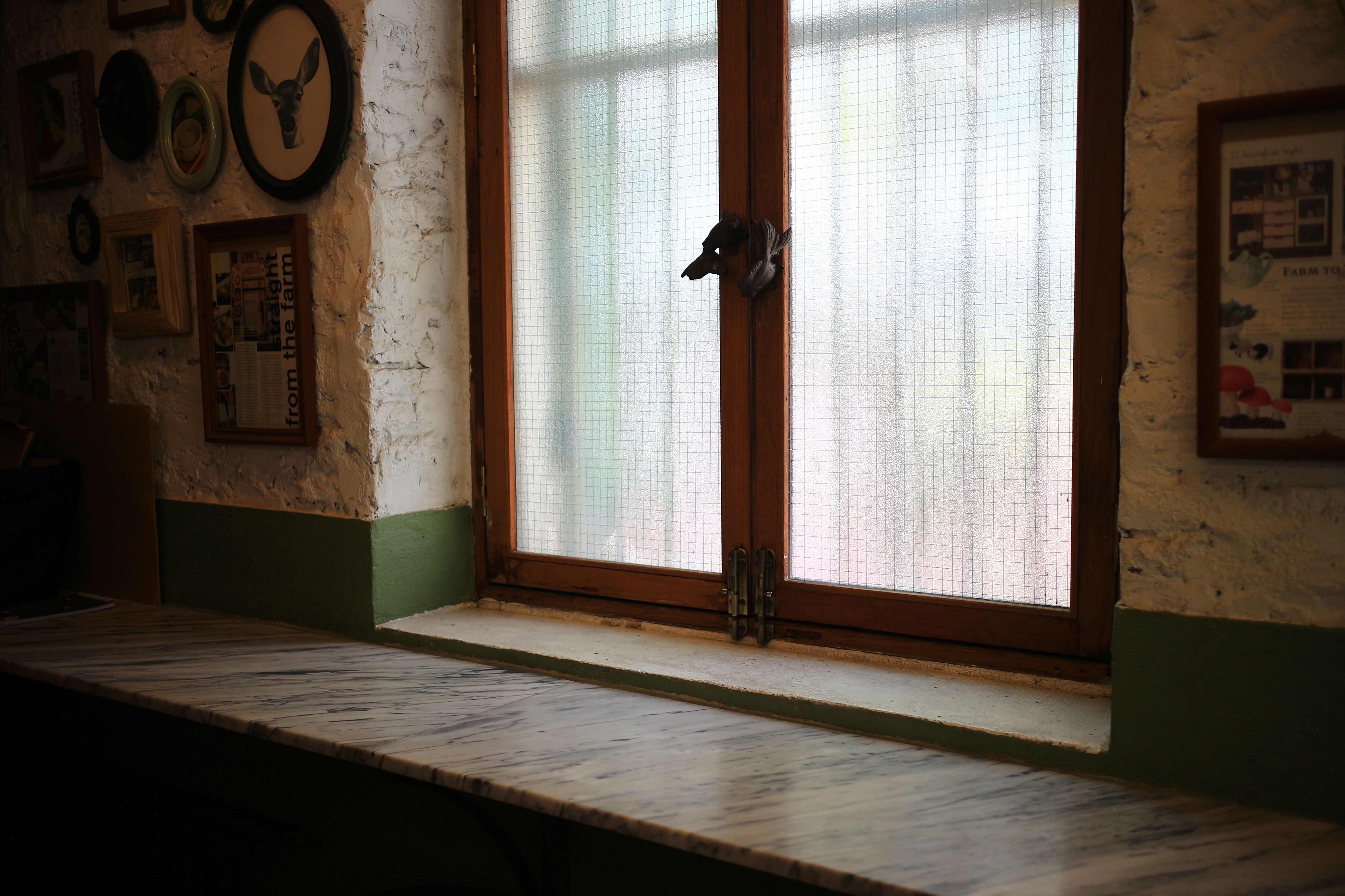 Vintage Windows in Room · Free Stock Photo