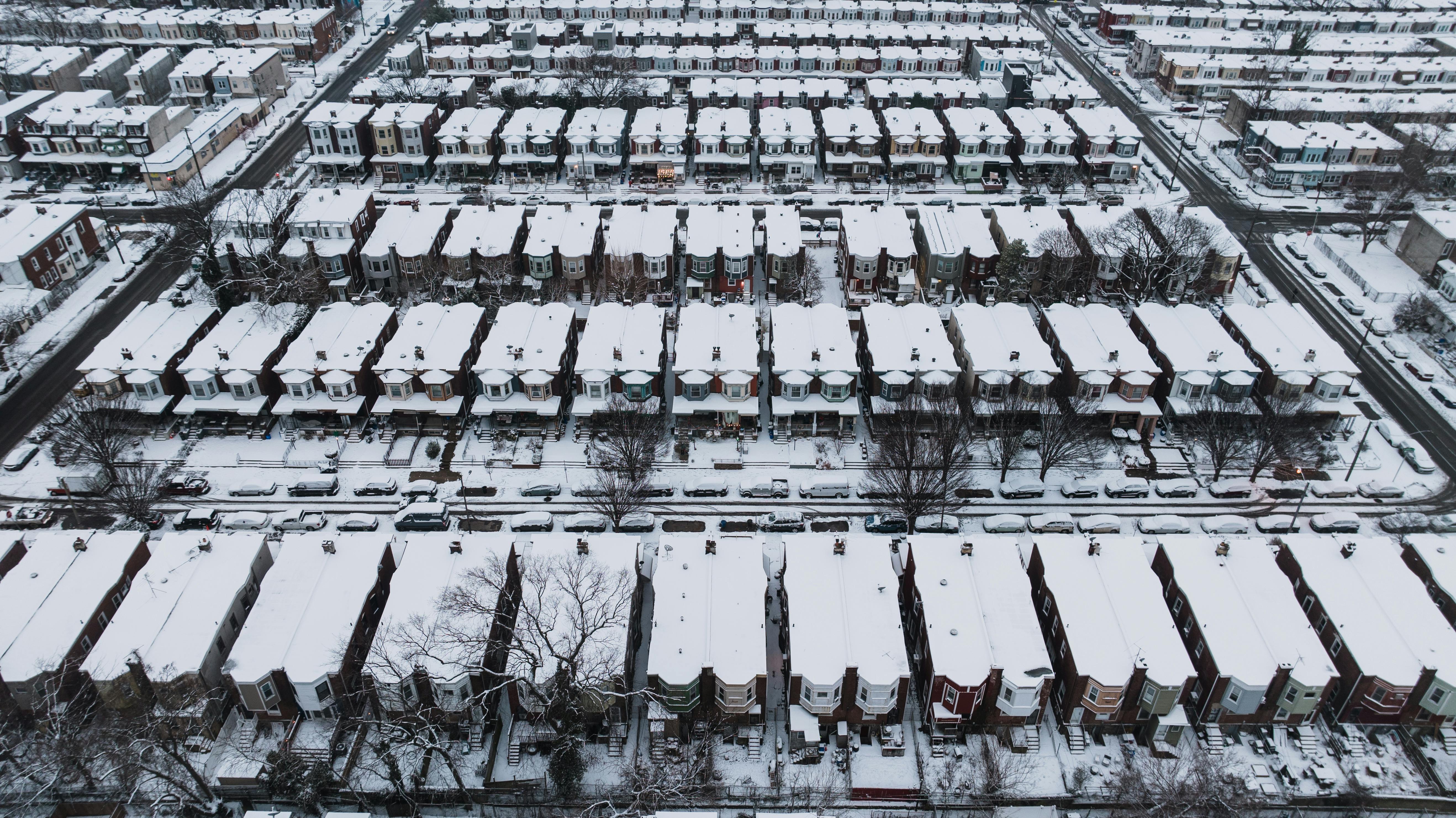 Roundup: Weather cancellations / Mortgage rates rise / Plumbing rules reworked — Photo by K on Pexels