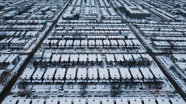 Aerial view of snow-covered row houses in urban Philadelphia, Pennsylvania during winter.