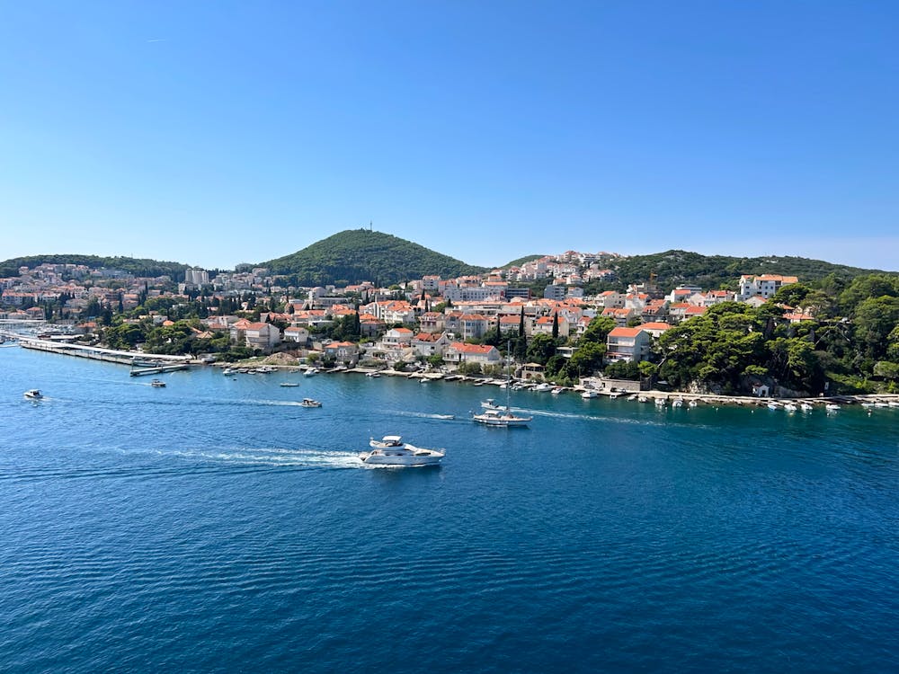 Základová fotografie zdarma na téma Chorvatsko, čluny, domy