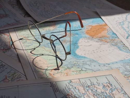 Gratis arkivbilde med briller, geografi, kart