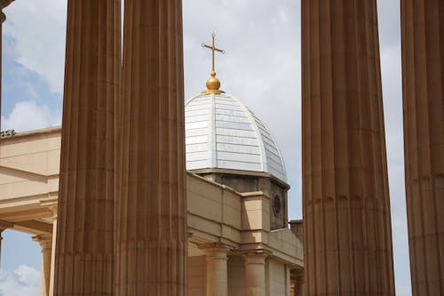 亚穆苏克罗, 低角度拍攝, 和平圣母大教堂 的 免费素材图片