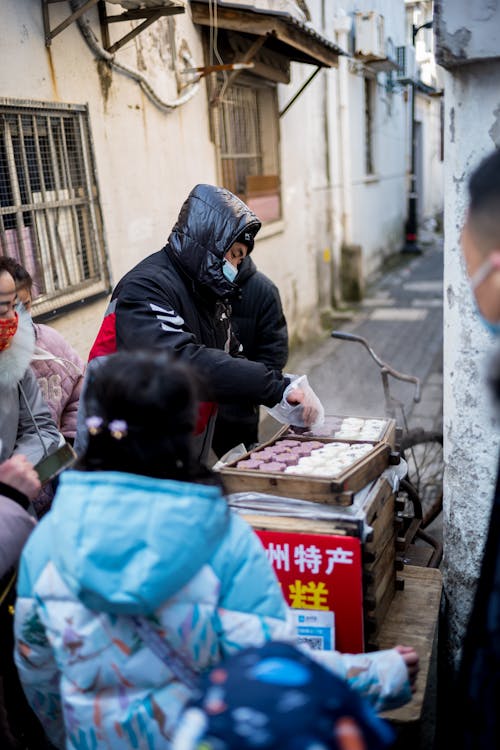 Street Food Vendor Surrounded by Customers · Free Stock Photo